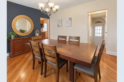 17 Kenmore Road, Valley Stream, NY 11581 - Photo 9
