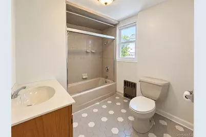 17 Kenmore Road, Valley Stream, NY 11581 - Photo 13