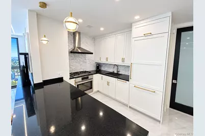 27110 Grand Central Parkway #33R, Floral Park, NY 11005 - Photo 7