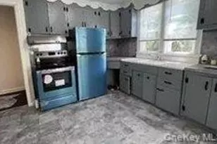 105 Hawkins Blvd, Copiague, NY 11726 - Photo 5