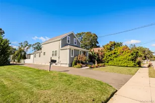 388 Lincoln Ave, Sayville, NY 11782 - Photo 3