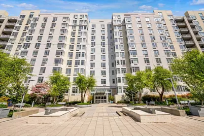 40-22 College Point Boulevard #9P, Flushing, NY 11354 - Photo 1