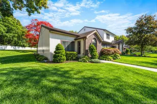9 Sheila Ct, Holtsville, NY 11742 - Photo 3