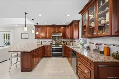 371 E Shore Road, Lindenhurst, NY 11757 - Photo 13