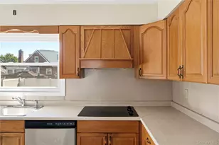 231 E Clearwater Rd, Lindenhurst, NY 11757 - Photo 5