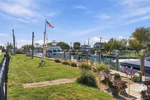 231 E Clearwater Rd, Lindenhurst, NY 11757 - Photo 19