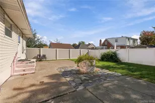 231 E Clearwater Rd, Lindenhurst, NY 11757 - Photo 17