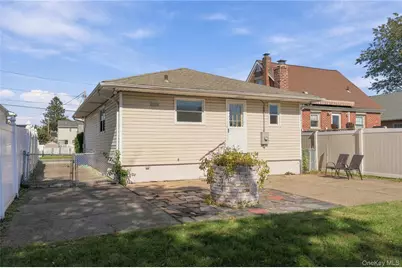 231 E Clearwater Road, Lindenhurst, NY 11757 - Photo 15