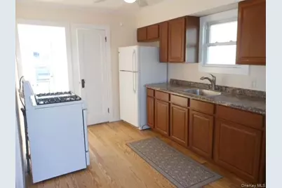 390 East Drive, Copiague, NY 11726 - Photo 3
