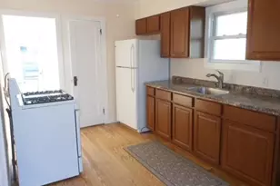 390 East Dr, Copiague, NY 11726 - Photo 3