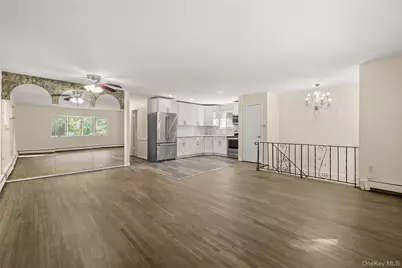 537 Lakeway Drive, North Babylon, NY 11704 - Photo 3