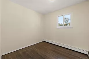 537 Lakeway Dr, North Babylon, NY 11704 - Photo 9