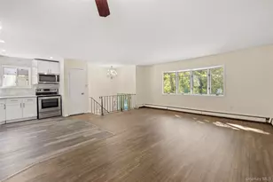 537 Lakeway Dr, North Babylon, NY 11704 - Photo 5