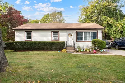 81 Bushwick Avenue, Central Islip, NY 11722 - Photo 15