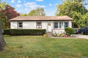 81 Bushwick Ave, Central Islip, NY 11722 - Photo 15