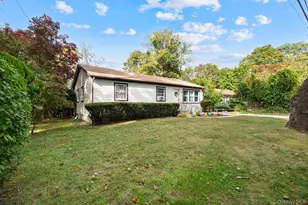 81 Bushwick Ave, Central Islip, NY 11722 - Photo 3