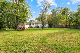 81 Bushwick Ave, Central Islip, NY 11722 - Photo 31