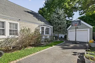 76 Powell Pl, Farmingdale, NY 11735 - Photo 29