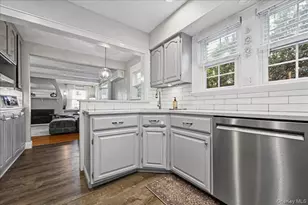 76 Powell Pl, Farmingdale, NY 11735 - Photo 11