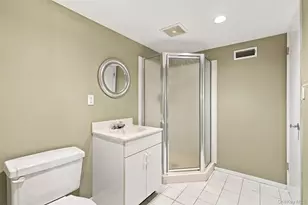 19 Wildwood Dr, Dix Hills, NY 11746 - Photo 37