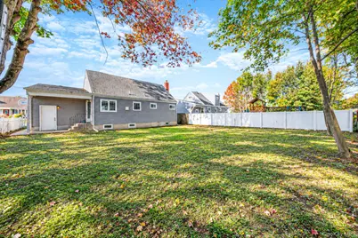 1025 N Greene Avenue, Lindenhurst, NY 11757 - Photo 25