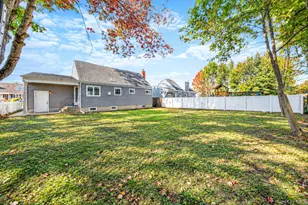 1025 N Greene Ave, Lindenhurst, NY 11757 - Photo 25