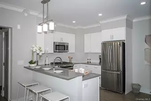 91305 E Hoffman Ave, Lindenhurst, NY 11757 - Photo 3