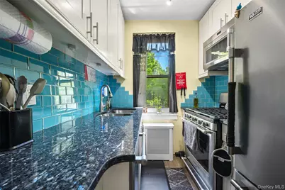14350 Hoover Avenue #505, Briarwood, NY 11435 - Photo 5