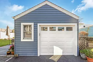 14 Meadow Ln, Amityville, NY 11701 - Photo 5