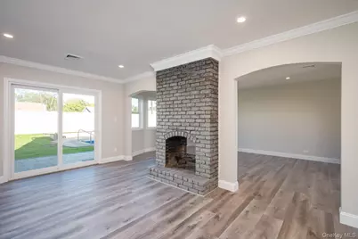 10 Autumn Lane, Amityville, NY 11701 - Photo 9