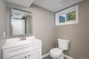 10 Autumn Ln, Amityville, NY 11701 - Photo 23
