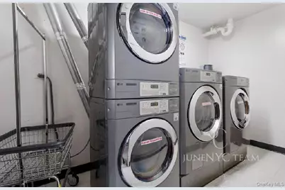 15038 Union Turnpike #4L, Flushing, NY 11367 - Photo 11