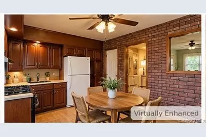 380 Gates Avenue W, Lindenhurst, NY 11757 - Photo 5