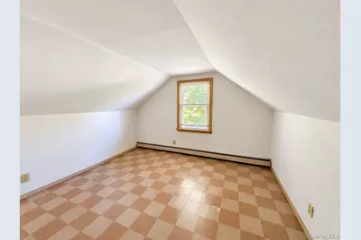 380 Gates Avenue W, Lindenhurst, NY 11757 - Photo 15