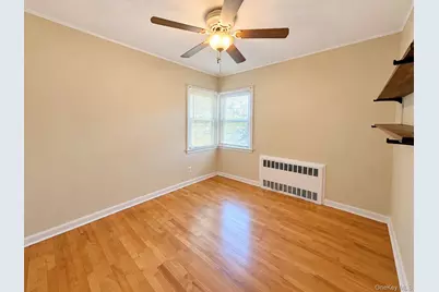 380 Gates Avenue W, Lindenhurst, NY 11757 - Photo 11