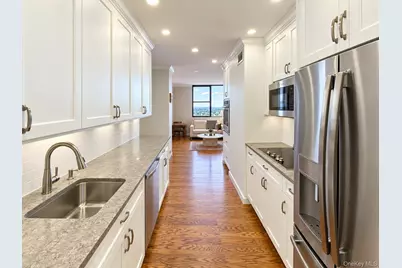 27010 Grand Central Parkway #33G, Floral Park, NY 11005 - Photo 7