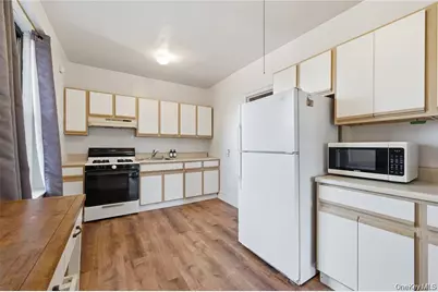 7234 Austin St #F6, Forest Hills, NY 11375 - Photo 9