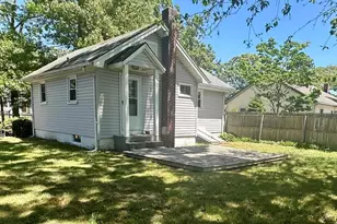 7 Bolton Dr, Patchogue, NY 11772 - Photo 9