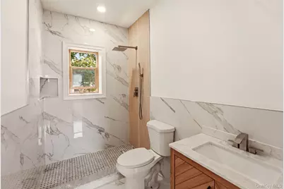 137 43rd Street, Copiague, NY 11726 - Photo 5