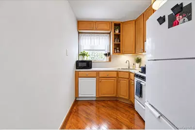 1852 Willoughby Avenue, Ridgewood, NY 11385 - Photo 3