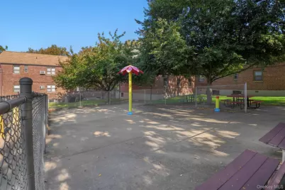 57-74 246th Crescent #57-74, Douglaston, NY 11362 - Photo 37