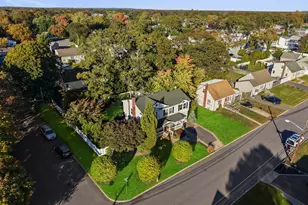 11 Elaine Dr, Sayville, NY 11782 - Photo 3