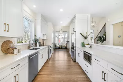 2040 Crompond Road #12, Yorktown Heights, NY 10598 - Photo 5