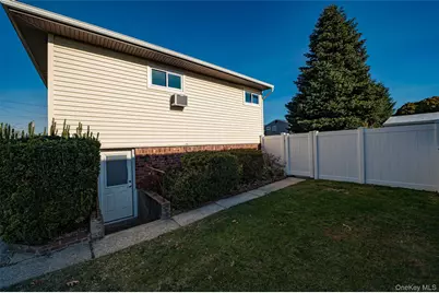 305 West 20th Street, Deer Park, NY 11729 - Photo 19