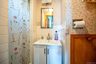 305 W 20th St, Deer Park, NY 11729 - Photo 15