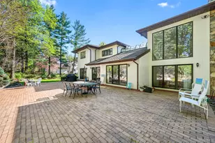 45 Bristol Dr, Manhasset, NY 11030 - Photo 31