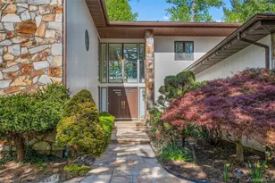 45 Bristol Dr, Manhasset, NY 11030 - Photo 41