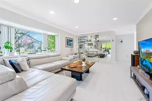 45 Bristol Dr, Manhasset, NY 11030 - Photo 7