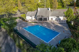 45 Bristol Dr, Manhasset, NY 11030 - Photo 35