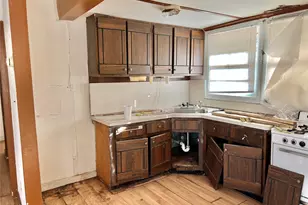 181 Cypress Dr, Mastic Beach, NY 11951 - Photo 5